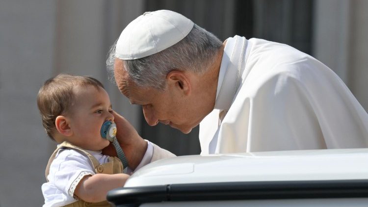 El Papa León XIV durante la audiencia general el plaza de San Pedro
