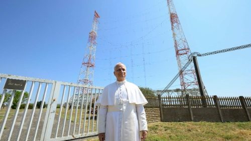 Papst besucht Mitarbeiter bei den Radio-Vatikan-Antennen