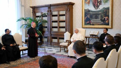 Papst an Jungdiplomaten: Pflichtjahr in Mission ist „Krönung Ihrer Ausbildung“