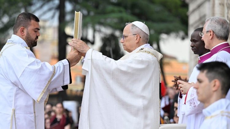 Santa misa en la Solemnidad del Corpus Christi presidida por el Romano Pontífice en la Archibasílica Papal de San Juan de Letrán.