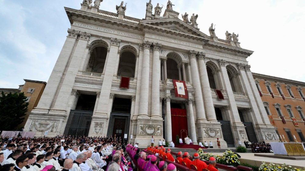  2025.06.22 Santa Messa, Processione a Santa Maria Maggiore e Benedizione Eucaristica nella SolennitÃ  del Santissimo Corpo e Sangue di Cristo