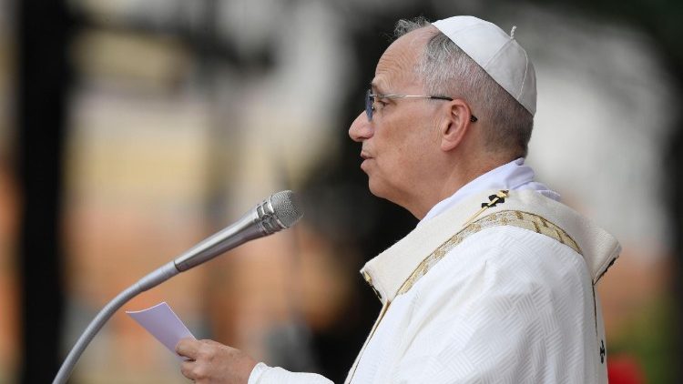 El Papa pronuncia su homilía en la santa misa en la solemnidad del Corpus Christi.