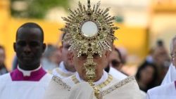 Maadhimisho ya Sherehe ya Ekaristi Takatifu Dominika tarehe 22 Juni 2025 yaliyoongozwa na Baba Mtakatifu Leo XIV : Ibada ya Misa Takatifu, Maandamano ya Ekaristi Takatifu na Ibada ya Kuabudu Sakramenti kuu.