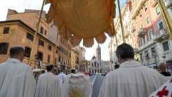 Pave Leo i prosesjon med Santa Maria Maggiore i sikte