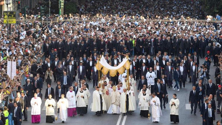 Devintinių procesija su Leonu XIV