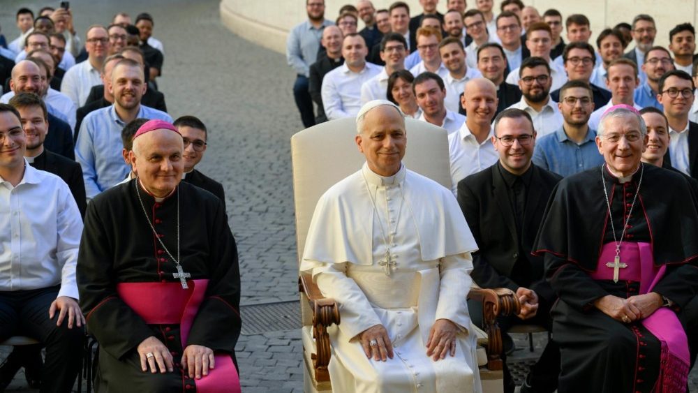 Папа Леў XIV з семінарыстамі дыяцэзіі Трывэнета