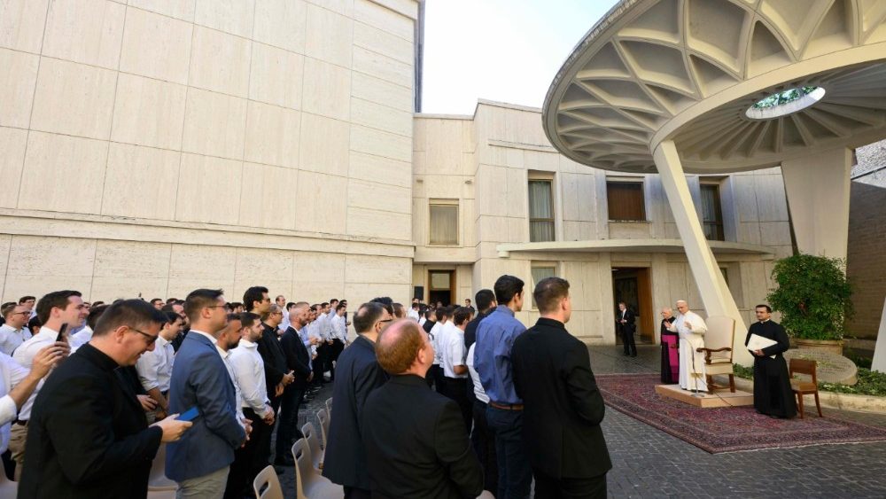 Папа Леў XIV з семінарыстамі дыяцэзіі Трывэнета