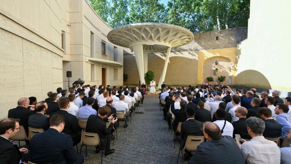 Папа Леў XIV з семінарыстамі дыяцэзіі Трывэнета