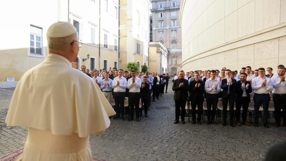 Папа Леў XIV з семінарыстамі дыяцэзіі Трывэнета