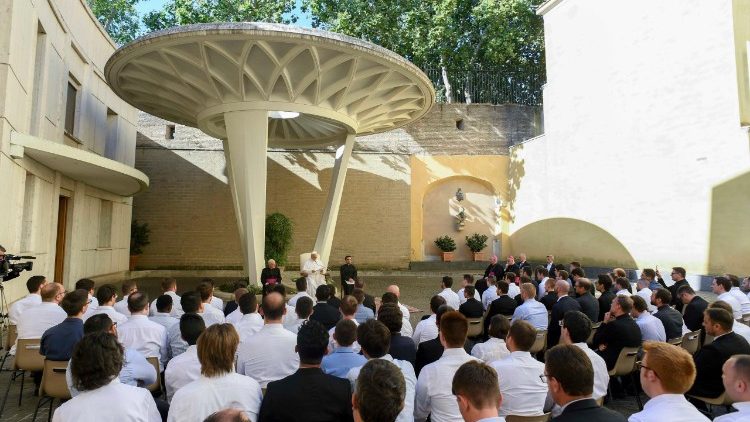 Katika maadhimisho ya Jubilei kuu ya mwaka 2025, Baba Mtakatifu Leo XIV amekutana na Maaskofu, walezi na waseminari kutoka Majimbo ya Triveneto.