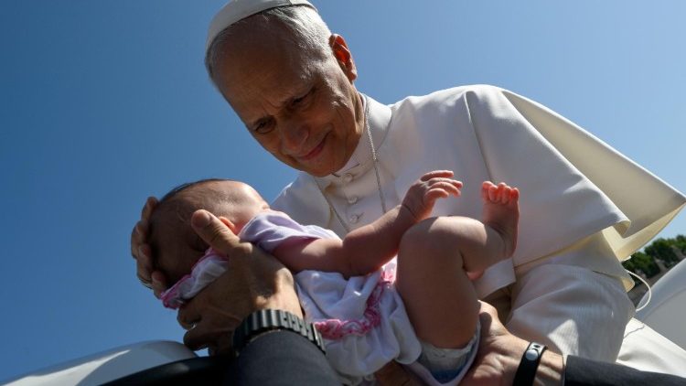 Papież błogosławił dzieci