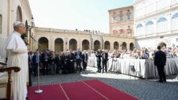 البابا لاوُن الرابع عشر: معًا، سنجعل الكرامة تتغلب على كل إدمان يُهين الإنسان