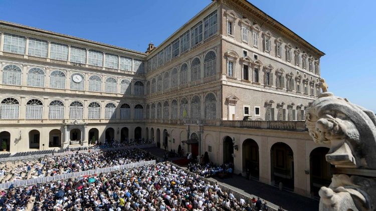 A audiência foi no Pátio São Dâmaso, no Vaticano