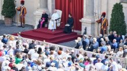 Leó pápa a Damazusz-udvarban audienciát tart a kábítószer elleni küzdelem világnapján