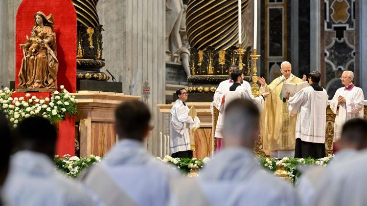 Leon XIV podczas Mszy św. w uroczystość Najświętszego Serca Pana Jezusa z udzieleniem święceń kapłańskich