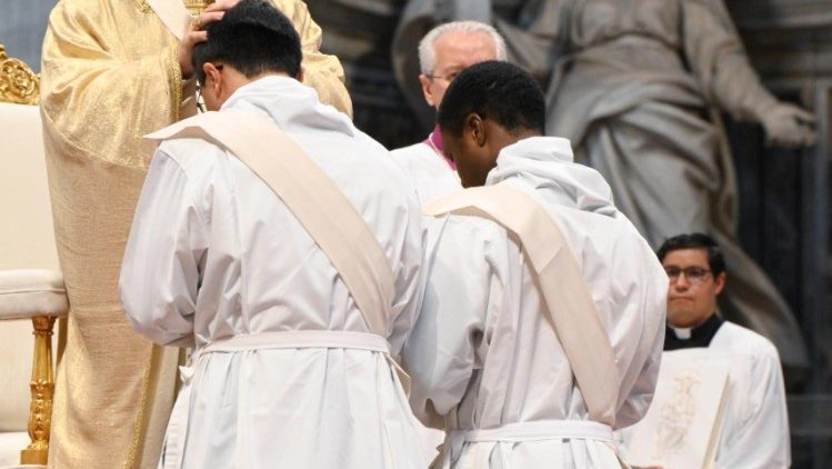 Leon al XIV-lea, la hirotonirea sacerdotală prezidată în 27 iunie 2025 în bazilica San Pietro
