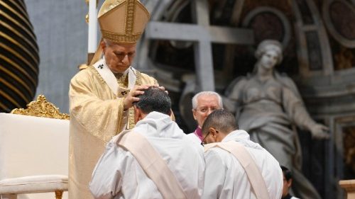 El Papa a los sacerdotes: Configuren cada vez más su corazón con el de Cristo