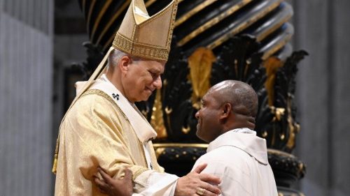 Le Pape invite les pr&ecirc;tres &agrave; &ecirc;tre &laquo;des artisans d'unit&eacute; et de paix&raquo;