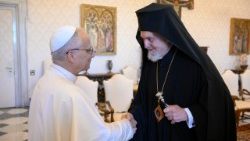 Il Papa riceve la delegazione del Patriarcato Ecumenico di Costantinopoli, il saluto al metropolita Emmanuel di Calcedonia