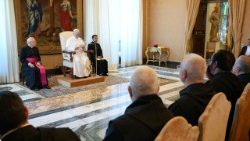 Il Papa durante l'udienza con i partecipanti al capitolo generale della Congregazione Benedettina Vallombrosana