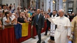 Papież pozdrawiający pielgrzymów z Ukrainy