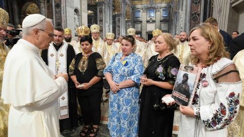 Papa aos peregrinos da Ucrânia: estou próximo deste povo martirizado por uma guerra insensata 