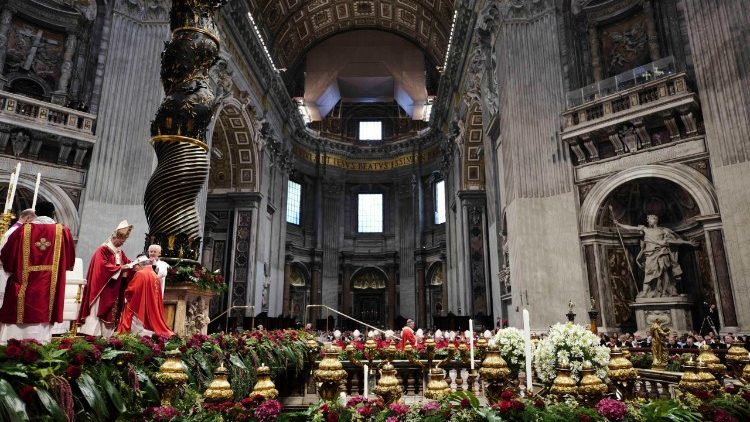Az &uuml;nnepi liturgia a Szent P&eacute;ter-bazilik&aacute;ban
