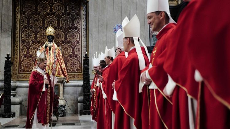  Papa Leon al XIV-lea, în Bazilica San Pietro, în solemnitatea Sfinții apostoli Petru și Paul (29 iunie 2025)