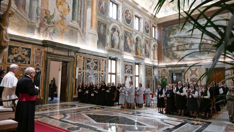 Падчас папскай аўдыенцыі для Сясцёр Ордэна Святога Васіля Вялікага, Дачок Боскай Міласэрнасці, Аўгустынскіх Сясцёр "дэль Ампаро" і Францішканскіх Сясцёр Найсвяцейшых Сэрцаў