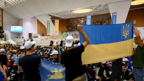Pope Francis greets the children gathered in the Paul VI Hall