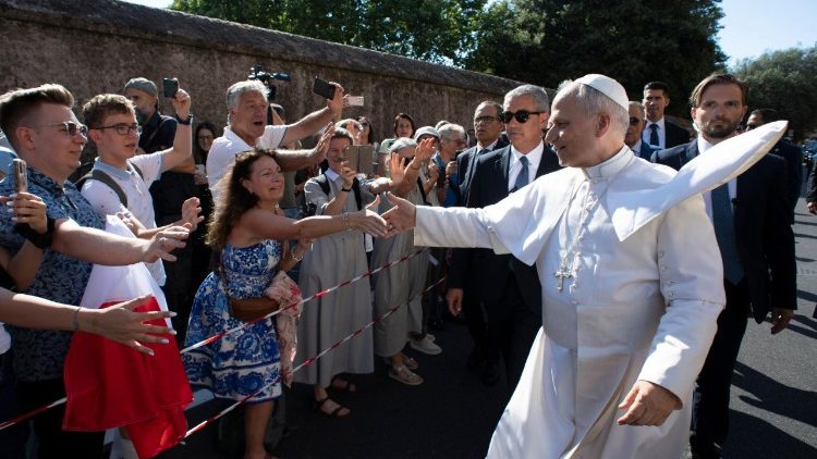 Papież w Castel Gandolfo uścisnął tyle dłoni, ile tylko było można