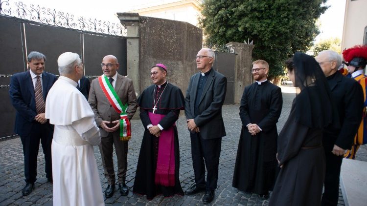 Pope Leo thanking all those preparing for his arrival to the Villa Barberini in Castel Gandolfo