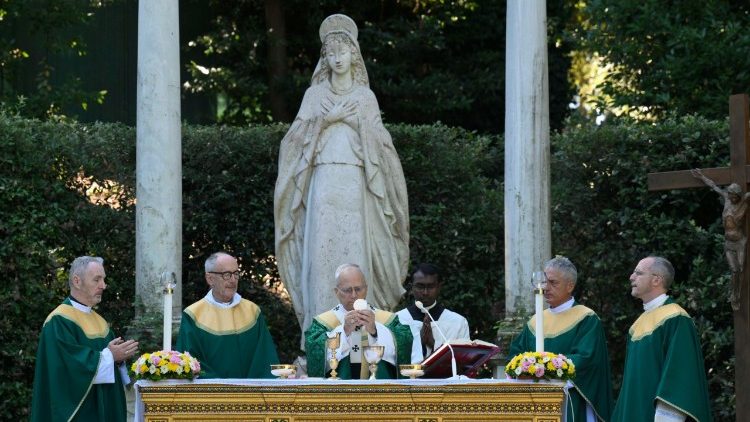 Momento eucarístico en la primera misa por el Cuidado de la Creación presidida por León XIV