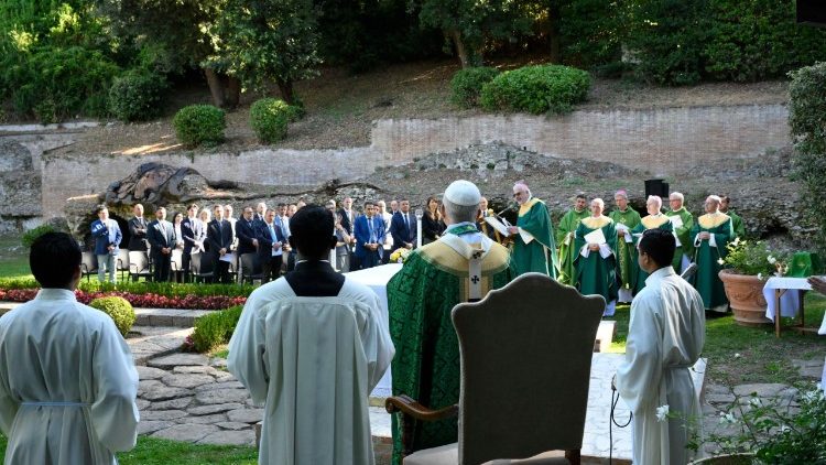 El Papa se dirige a quienes trabajan en el Borgo Laudato si' de Castel Gandolfo 