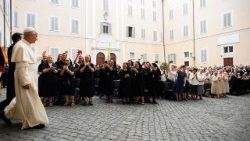 البابا لاوُن الرابع عشر يستقبل عددا من الجمعيات الرهبانية لمناسبة انعقاد مجامعها العامة ١٢ تموز يوليو ٢٠٢٥ كاستيل غاندولفو