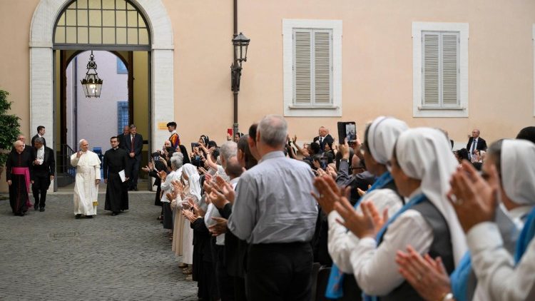 папата се среща с генералните капитули