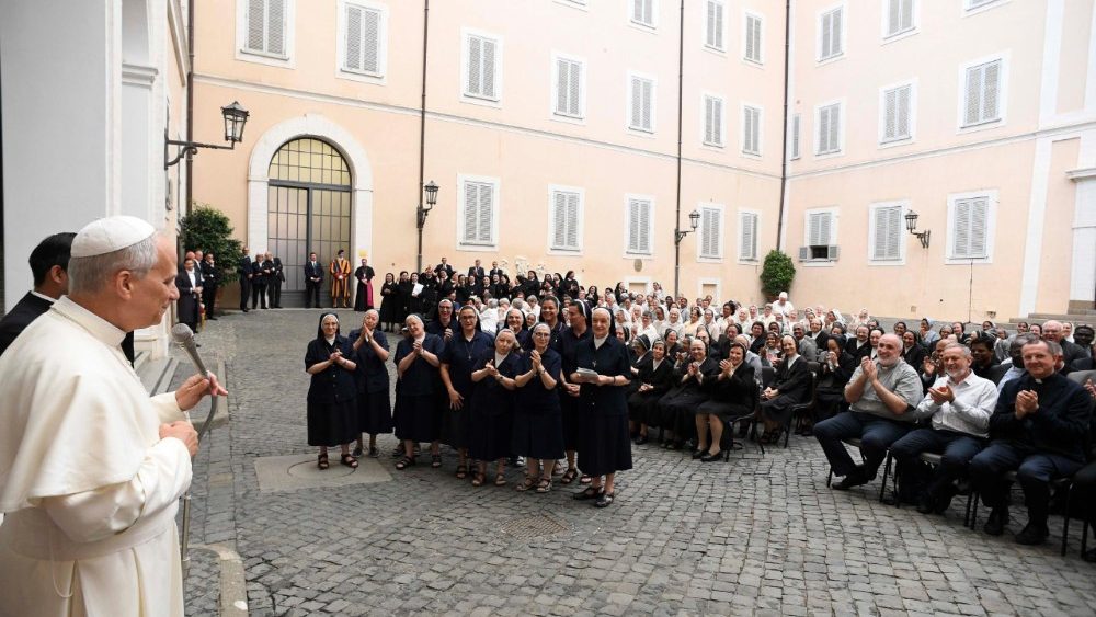 La Leon al XIV-lea, reprezentanții mai multor congregații de viață consacrată