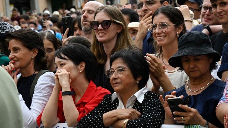 Presentes en la Plaza de la Libertad en Castel Gandolfo