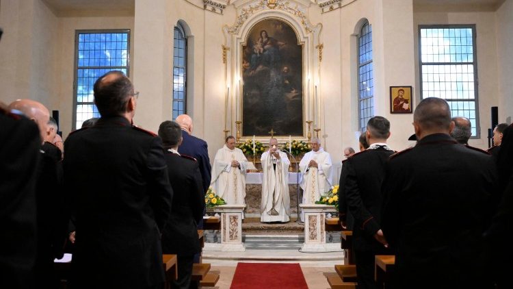 Svätá omša v kaplnke na Stanici karabinierov v Castel Gandolfe 