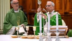 البابا لاون الرابع عشر يترأس الاحتفال بالقداس الإلهي في كاتدرائية ألبانو