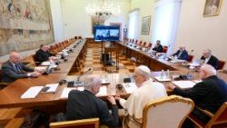 Леў XIV падчас сустрэчы з чальцамі Камісіі па эканамічных пытаннях