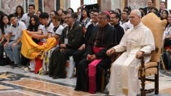 Foto de grupo com os jovens do Peru
