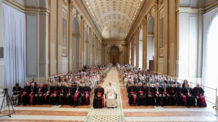 Csoportk&eacute;p Le&oacute; p&aacute;p&aacute;val