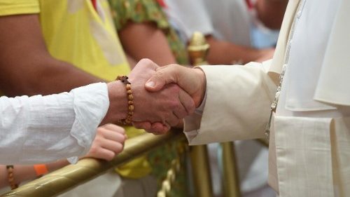 Neztrácejme naději v těchto těžkých časech, píše papež římské studentce