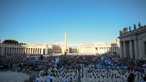 Rom: Katholisches Jugendtreffen auf dem Petersplatz eröffnet