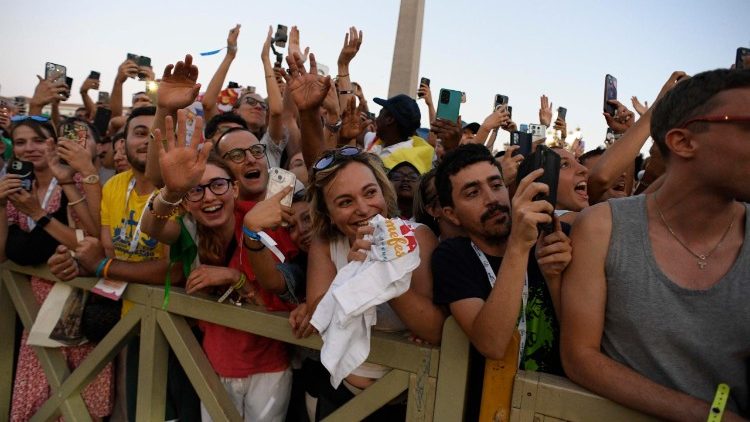 Des jeunes en liesse.