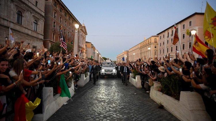 Լեւոն ԺԴ. Պապին անակնկալը երիտասարդներուն.