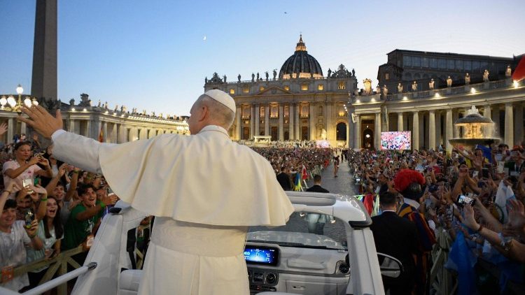 Papa akizungukia vijana