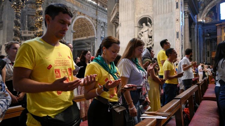 Influenceři a digitální misionáři v bazilice sv. Petra