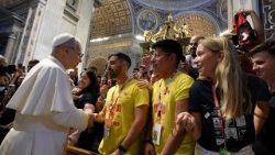 教皇レオ14世、「デジタル宣教とカトリック・インフルエンサー」の聖年行事参加者らと　2025年7月29日　バチカン・聖ペトロ大聖堂